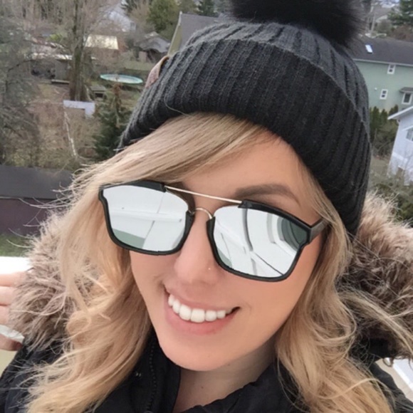 Meet your Posher, Danika - Picture 2 of 3